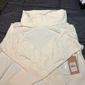 Cream color XL turtle neck sweater with long sleeves
